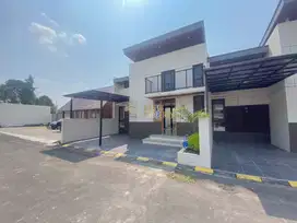 RUMAH KONTENPORER DENGAN PRIVATE POOL CANTIK DI GODEAN SLEMAN