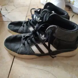 Sepatu Adidas Keren | ukuran 42/43 | BU | Bisa Nego!
