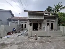 RUMAH PROSES FINISHING 3 KAMAR TYPE 65 360JT DEKAT TOL KALASAN.JK13400