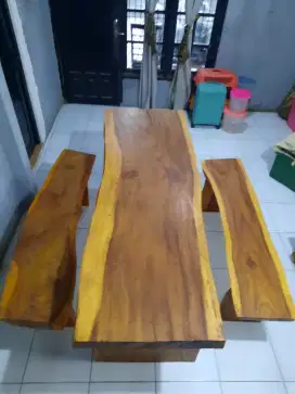 Meja Makan Jati