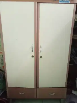 Lemari pakaian kecil