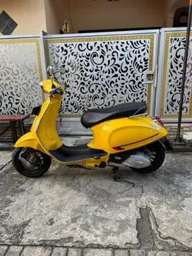 Vespa Sprint S 2021 Kuning