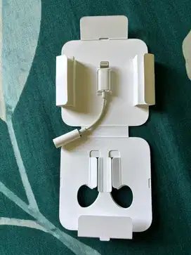 Apple Lightning to 3.5mm AUX