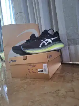Sepatu runing asics