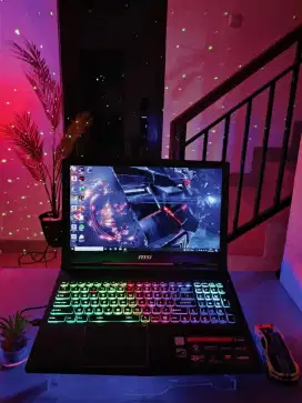 MSI RAIDER Pro GE63 RAIDER 8RE
 [RAM 16 GB SSD+HDD GTX 1060 VRAM 6 GB]