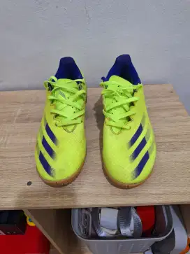 Sepatu futsal adidas seken like new
