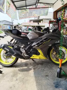Yamaha R15 V2 Abu-abu