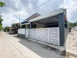 RUMAH MODERN SEMI FURNISH, AKSES MUDAH DEKAT SMAN 1 NGEMPLAK