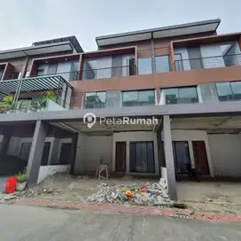 DIJUAL VILLA JALAN GAPERTA UJUNG KOMPLEK GIVENCY ONE - KAMPUNG LALANG