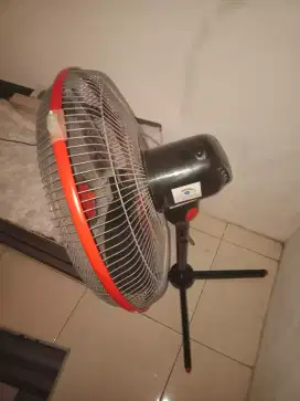 kipas angin berdiri cosmos