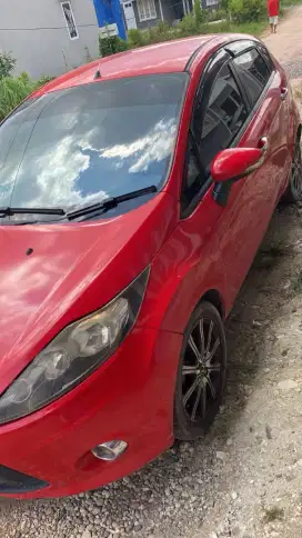 Dijual cepat mobil fiesta siap pakai