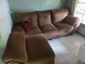 Dijual Cepat! Sofa L Coklat Kualitas Bagus – Cocok untuk Ruang Tamu