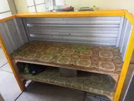 Meja jualan kontainer