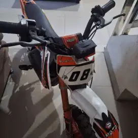Motor trail anak listrik