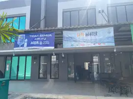 Kurir dan angkat galon