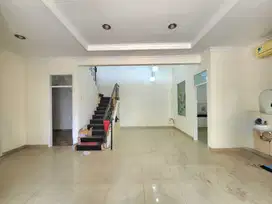 sewa rumah di mekarwangi