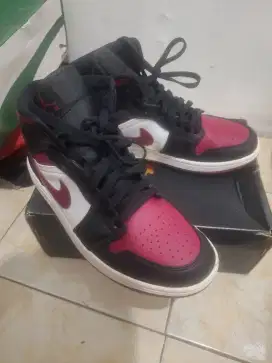 Sepatu AIR JORDAN 1 MID