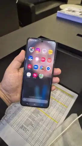 Samsung Z Flip 5 Mint 12/512 GB, garansi resmi SEIN