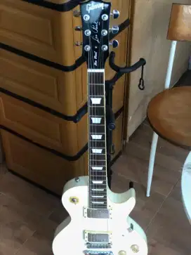GITAR GIBSON SUPER MULUS JARANG DI PAKAI . BONUS EFEK DISTORSI.