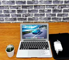 Macbook Air 11” 2015 , Like New