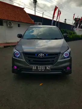 Innova V AT LUXURY 2.0