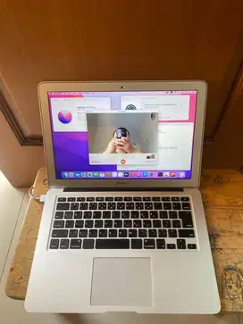 macbook air early 2015 13-inch dual-core intel core i5 RAM 8GB SSD 256