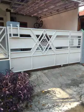 Dijual Gerbang layak pakai. Panjang 3.5 meter. Tinggi 1.3mtr.