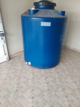 Dijual tangki air 1050 liter merk pinguin edisi pindahan