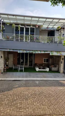 Dijual Cepat Rumah Cantik 2 Lantai Full Furnished di BSD Tangerang