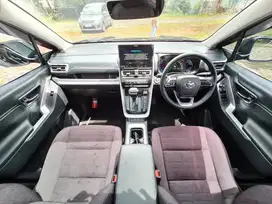 Innova Zenix V Hybrid Hitam 2023