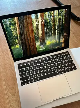 Macbook pro 13 inch space gray 8/256