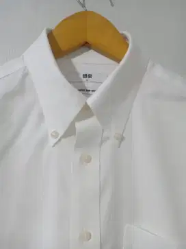 Kemeja Putih Uniqlo L Slim