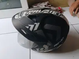 Helm HMR motif hitam putih