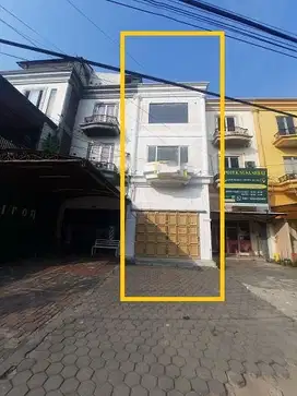Disewakan Ruko 3,5 Lantai di Pejaten Barat