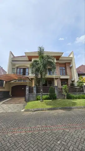 Dijual Rumah Mewah di Istana Dieng, Sukun Malang