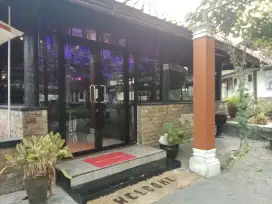 Dibutuhkan Segera Waitress buat di Bar&Cafe
