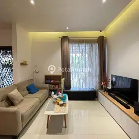 Dijual VILLA JALAN ASRAMA KOMPLEK DE CASA