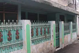 Dijual Cepat Rumah di Jalan Kebon Sayur I, Otista, Jakarta Timur
