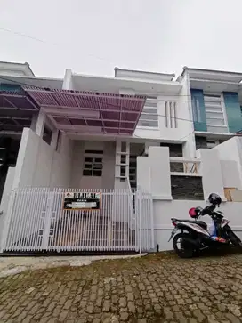 Jual Cepat! Rumah 2 Lantai Minimalis Baru Renovasi di Ciwaruga