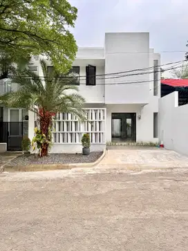 Diual Rumah Baru Dalam Komplek di Wilayah Cirendeu