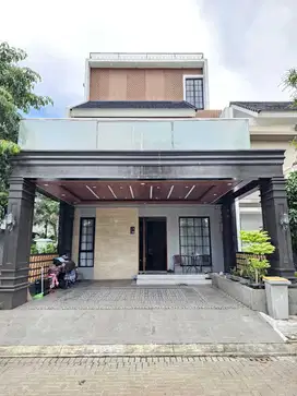 FULL FURNISHED! Dijual Rumah Mewah 3 1/2 Lantai di Cluster Lavesh HI2