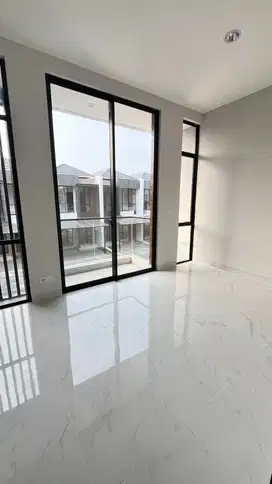 DISEWA RUMAH KUNINGAN VILLAGE PIK 2 6x15 BRAND NEW DEKAT PATUNG NAGA
