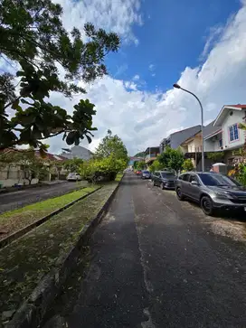 For Sale Rumah Bukit Indah Sukajadi 2 Lantai SHM Row Jalan Luas