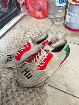 Sepatu Sneakers Adidas Human Race
