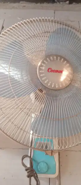 Kipas angin tembok 16 cosmos