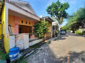 Rumah Murah Satu Setengah Lantai di Nol Jalan Raya Merr Gunung Anyar