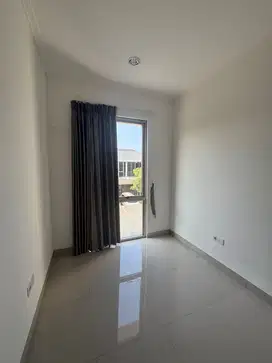 Sewa Rumah PIK 2 Depan Luas 8x10 3 Kamar Semi Furnish 100 Juta SAJA!