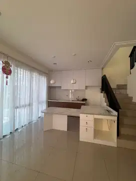 Sewa Rumah PIK 2 Depan Luas 8x10 3 Kamar Semi Furnish 97 Juta SAJA!