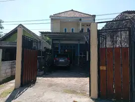 Rumah 2lantai pinggir jalan aspal // SHM