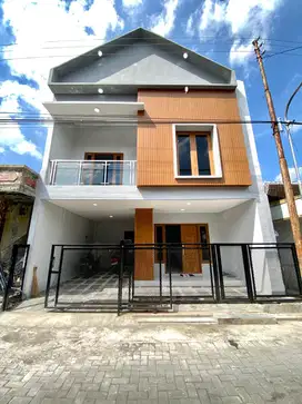 RUMAH BARU MEWAH 2 LANTAI ISTIMEWA DALAM RINGROAD DI JL. MAGELANG KM 6